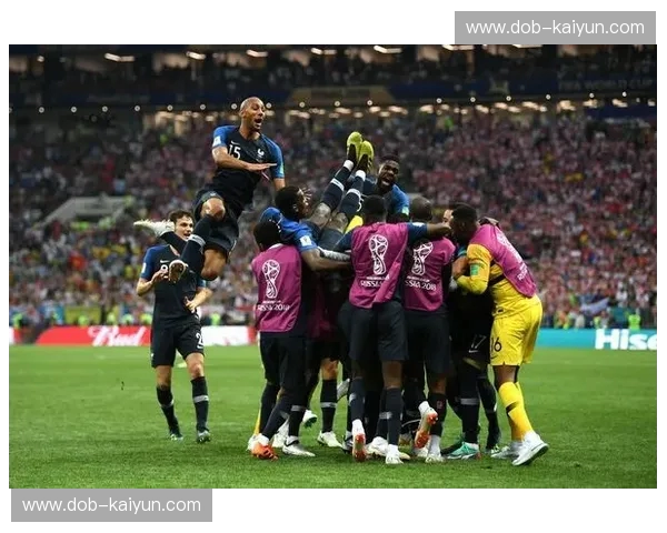 红色巅峰的终极对话：当广州恒大遇见拜仁慕尼黑，那场关于时代的足球狂想曲