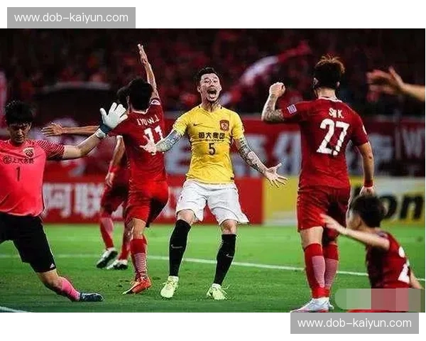 广州德比：火花四溅的绿茵对决，恒大与富力的恩怨情仇